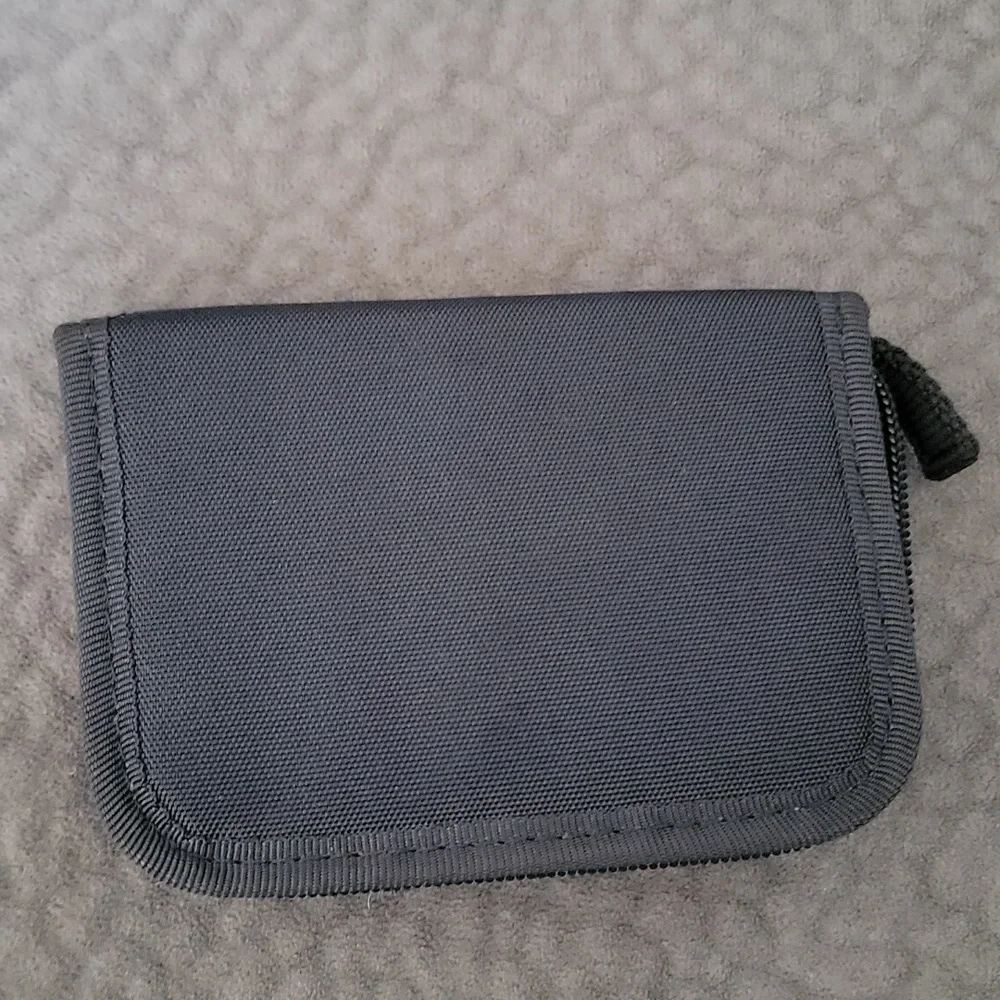Case Logic USB drive wallet pouch - Picture 2 of 3